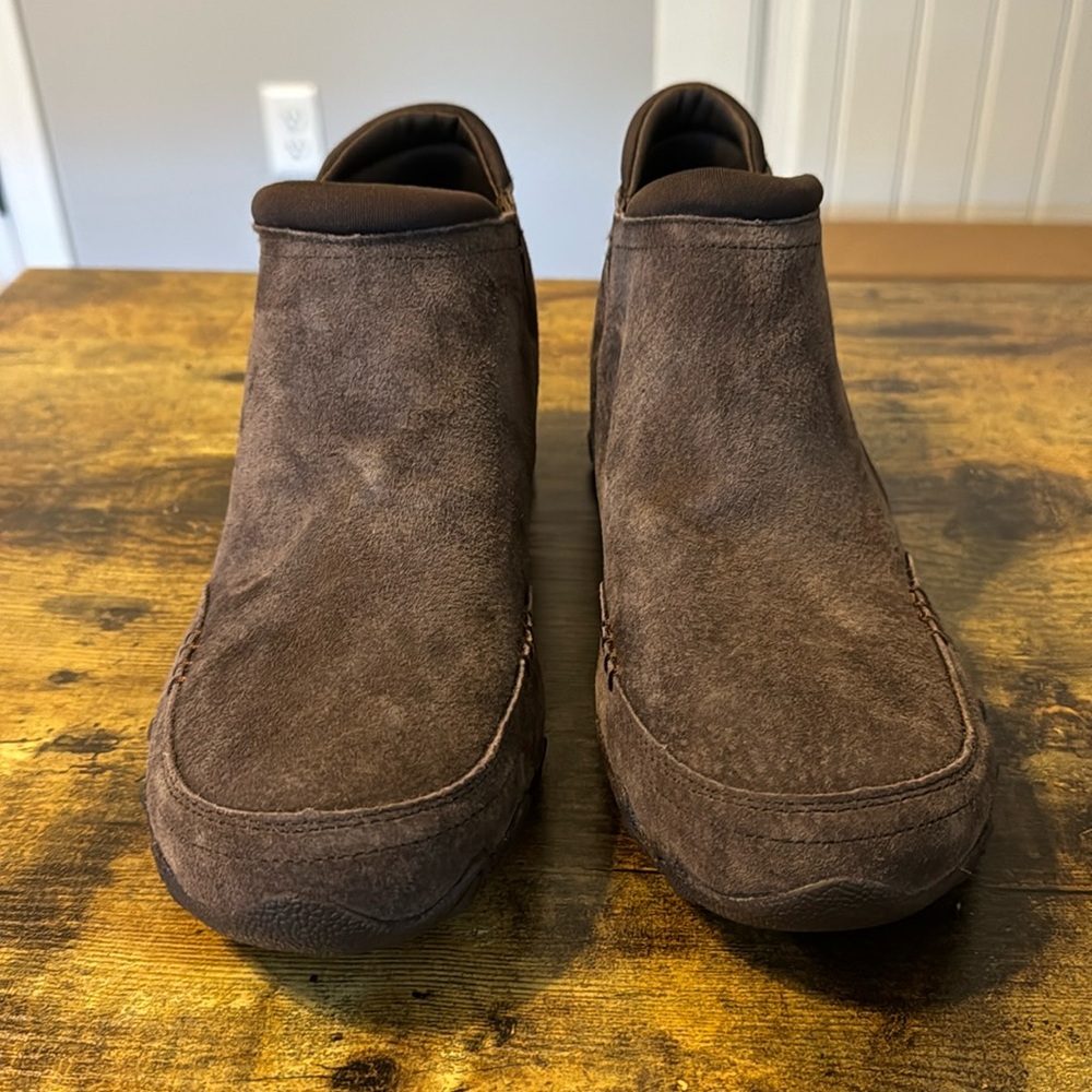 NEW Skechers Brown Faux Suede Ankle Boots Size 8.5 WIDE